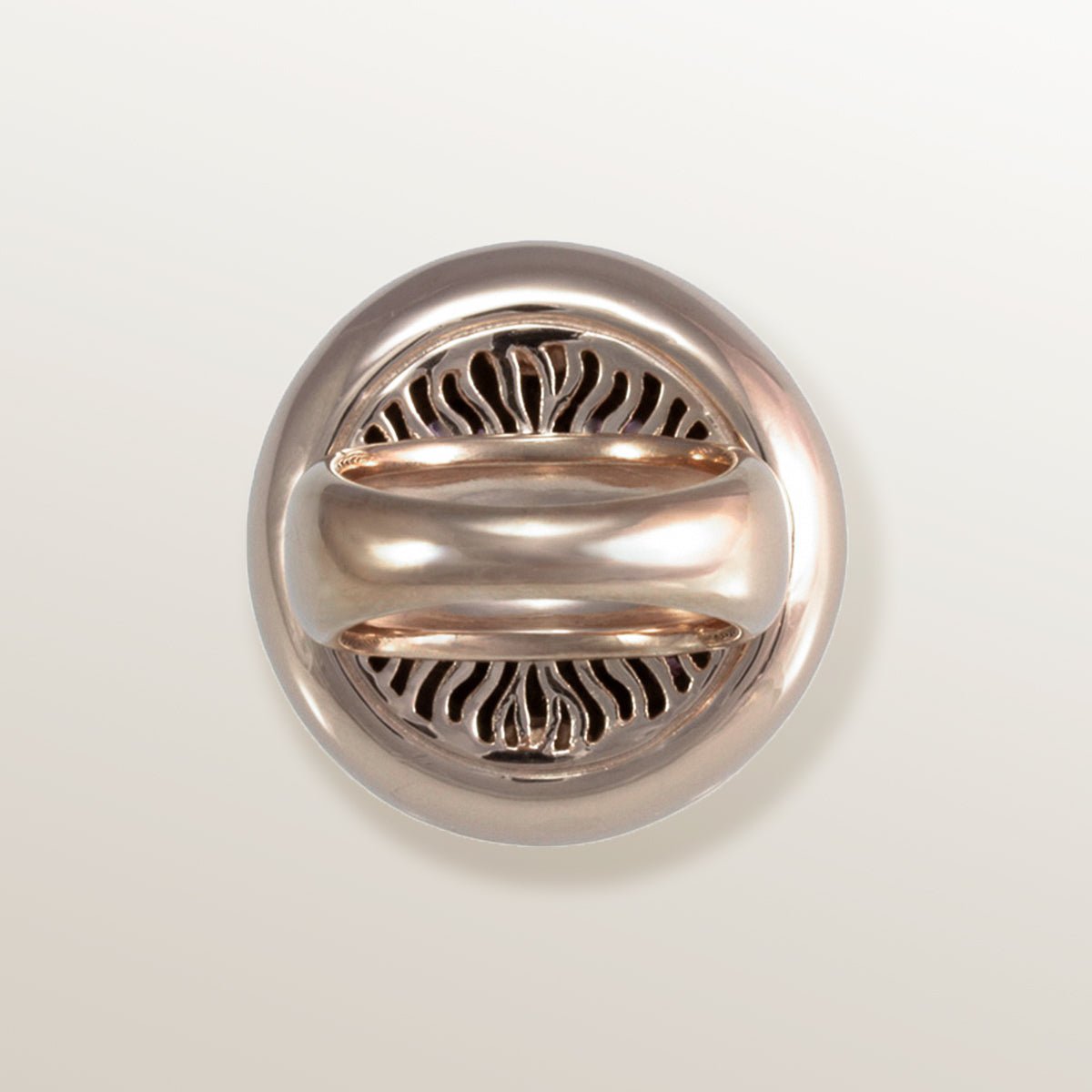 Anillo tamaño XL de Oro Vermeil rosa: Plata de 925 milésimas recubierta de 3 micras de oro rosa. 31 granates rodolita naturales de 2mm de diámetro y peso total de 1,86 quilates.