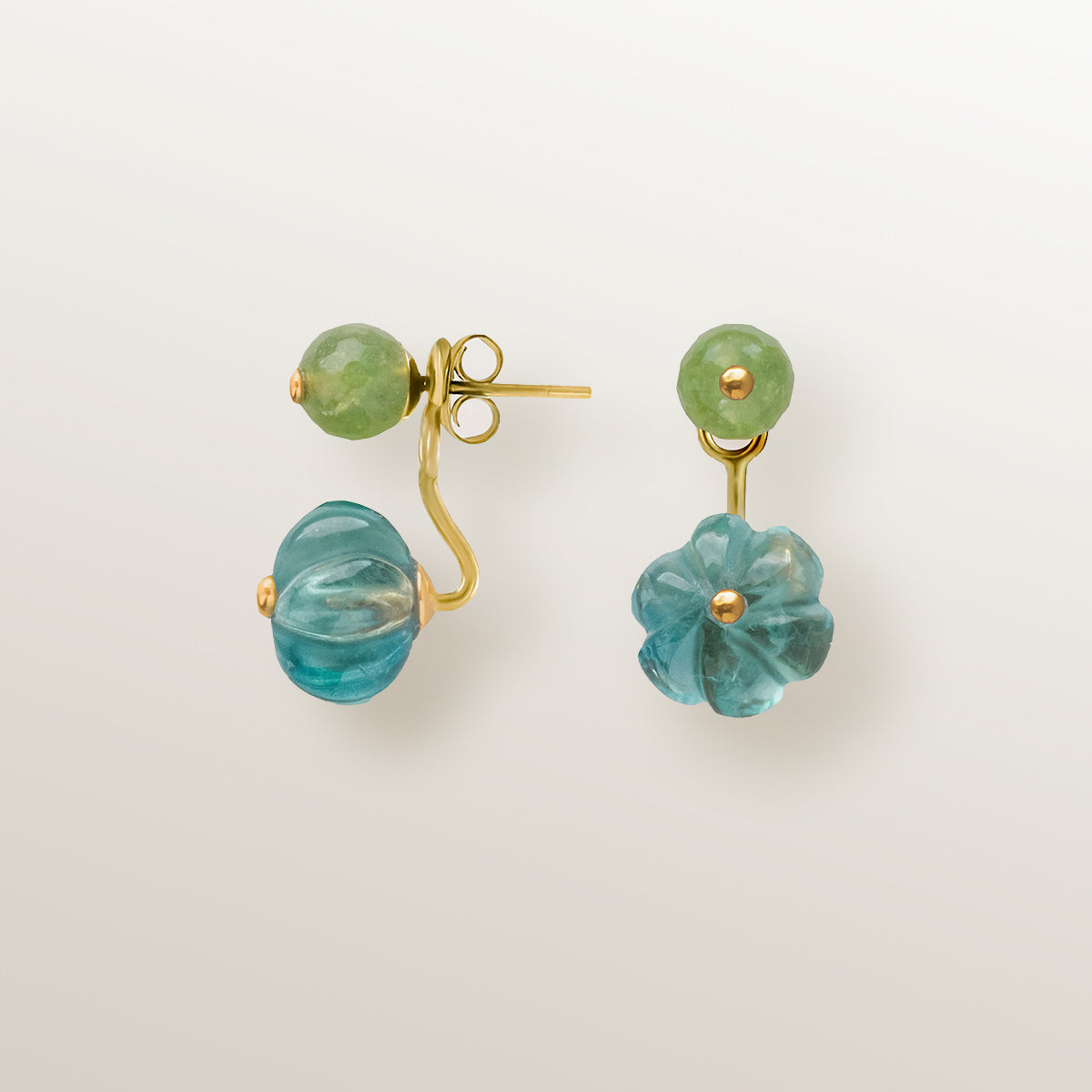 Pendientes Ear Jacket con Peridotos tallados en forma de esfera facetada de 8 mm. Fluorita verde tallados en forma de calabaza de 14mm. Oro Vermeil amarillo: Plata de 925 milésimas bañada con 3 micras de oro amarillo de 18 quilates.