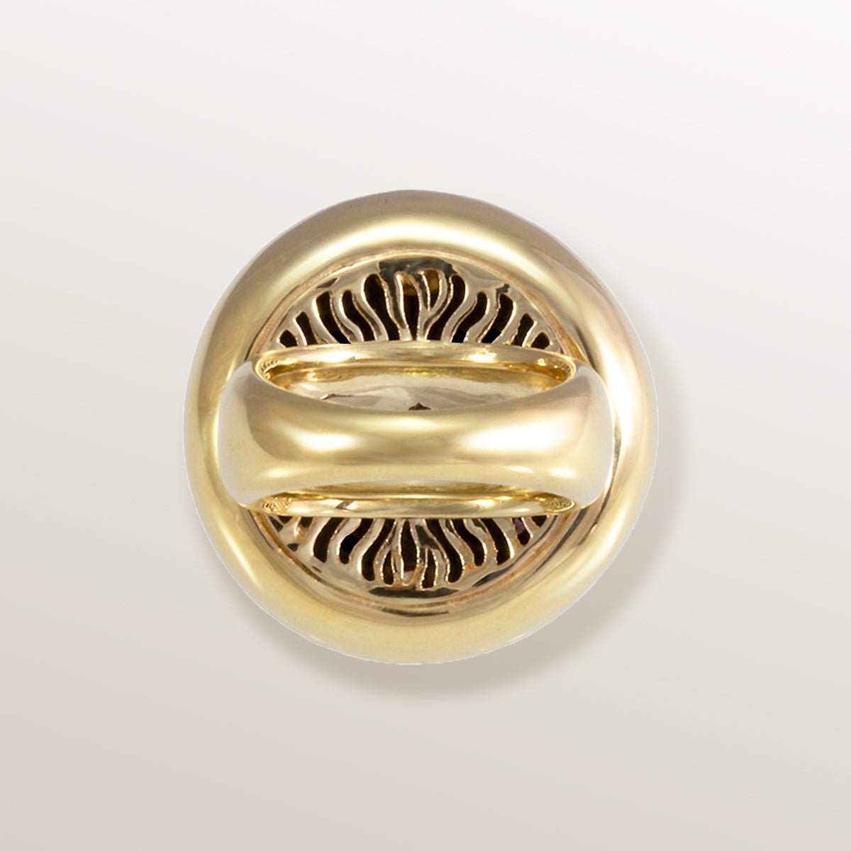 Anillo tamaño XL de Oro Vermeil amarillo: Plata de 925 milésimas recubierta de 3 micras de oro rosa.
31 granates rodolita naturales de 2mm de diámetro y peso total de 1,86 quilates.