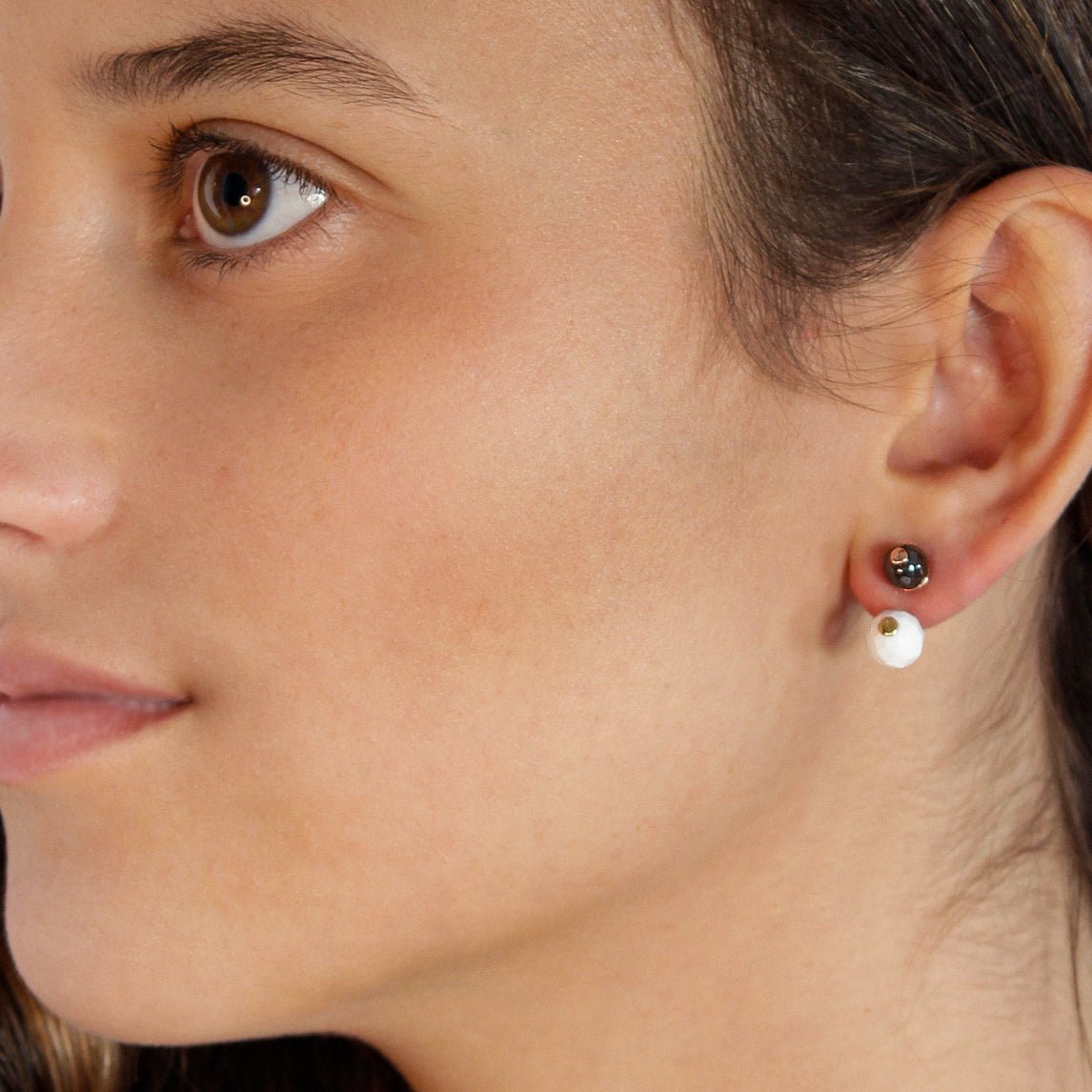 PENDIENTES EAR JACKET CALABAZA - Hematite y ágata blanca 8mm - Victoria de la Calva