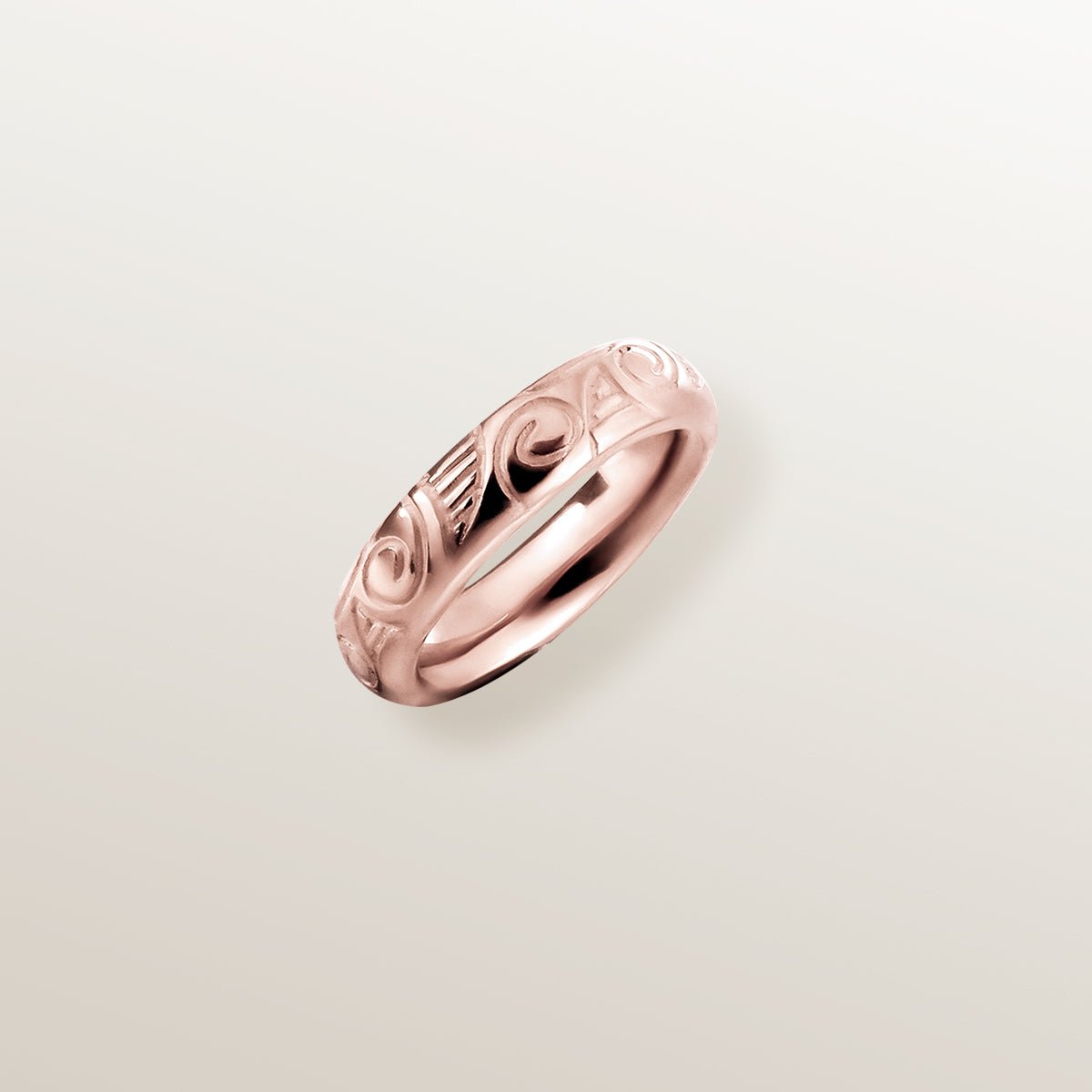 Anillo tipo alianza de Oro Vermeil rosa, grabado con motivos Maorís.