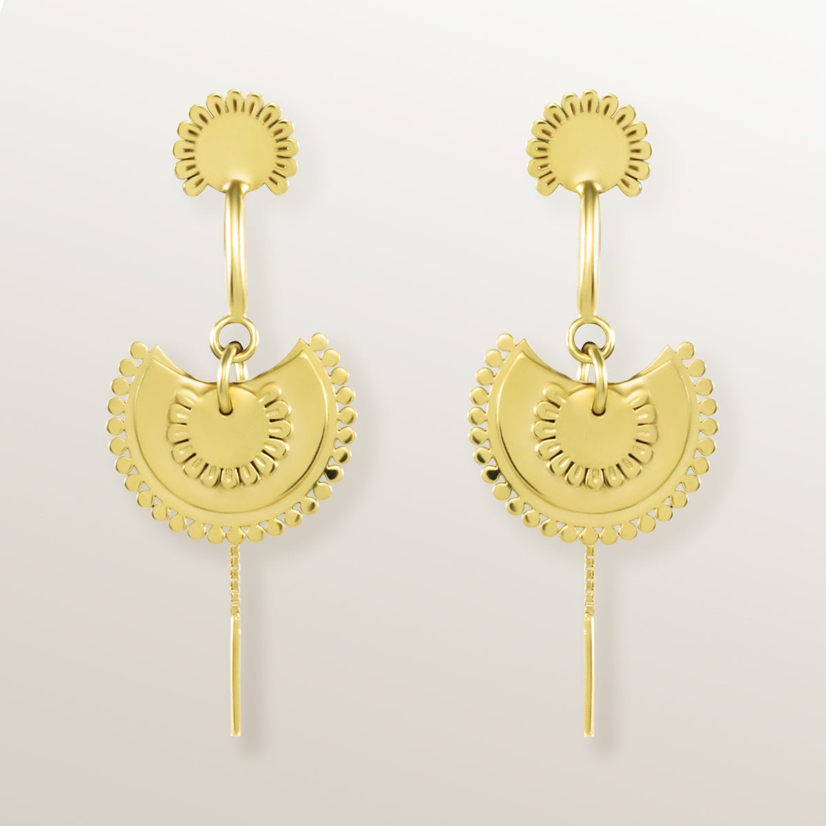 Pendientes con motivo en forma de flor semicircular y detalle de cadena, de Vermeil de oro amarillo de 18 quilates.